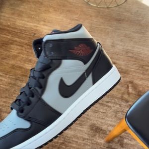 Jordan air 1. Size 8. Worn them once . Very good condition